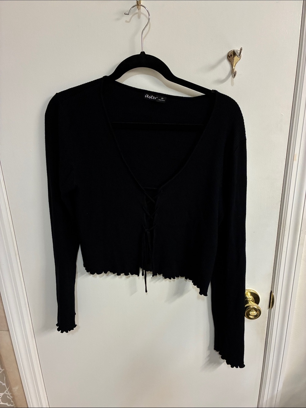 Aster Black Ribbed Lace-Up V-Neck Crop Top Sz 2X